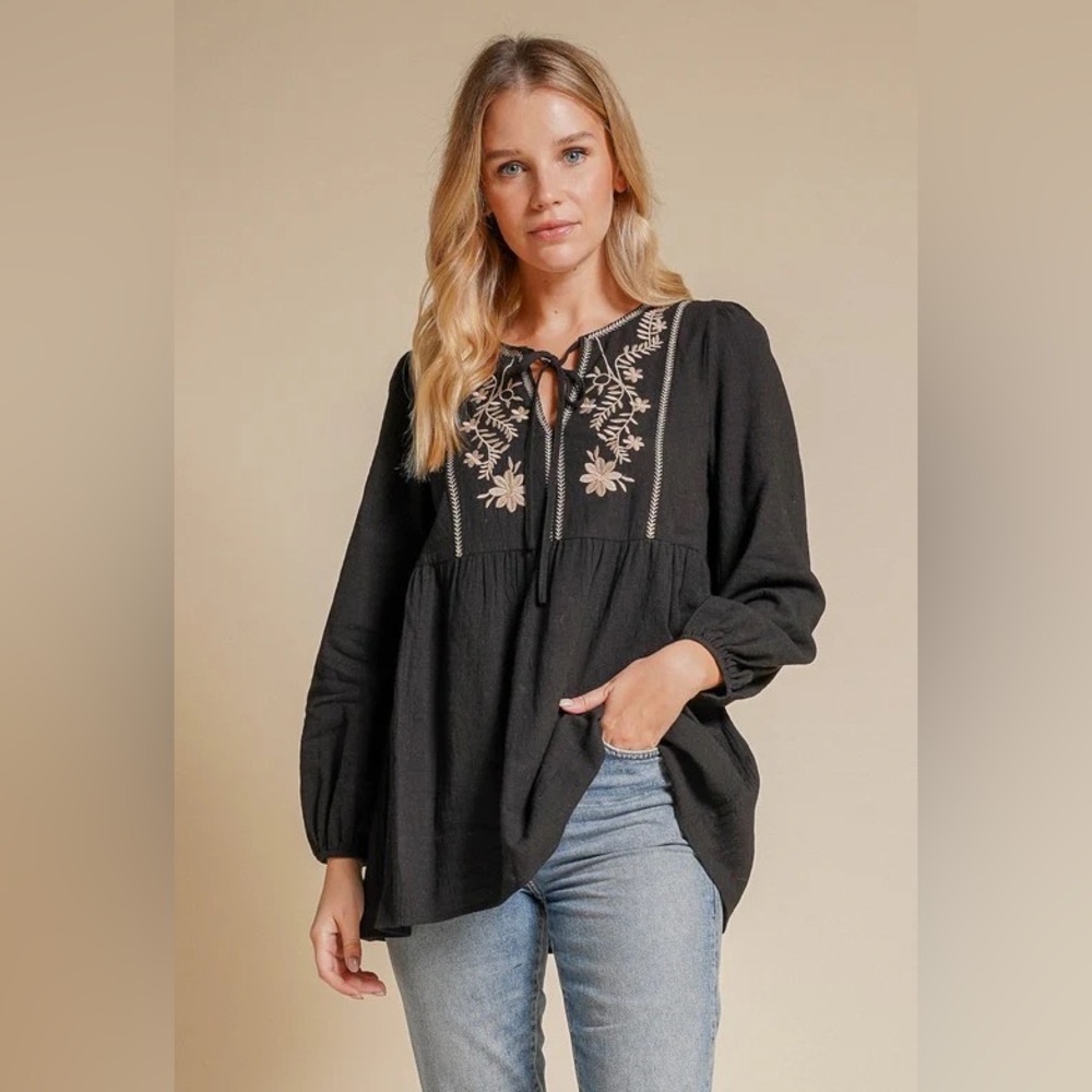 NWT Hem & Thread Bohemian Embroidered Top Lantern Sleeve Style Blouse